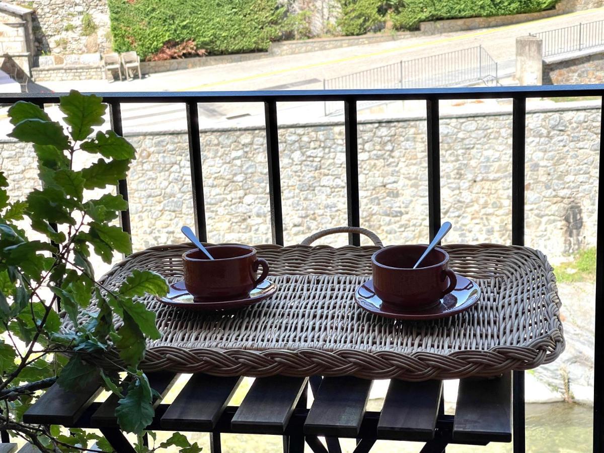 Apartamento Colgante Al Rio Con Vistas Al Puente 캄프로돈 외부 사진