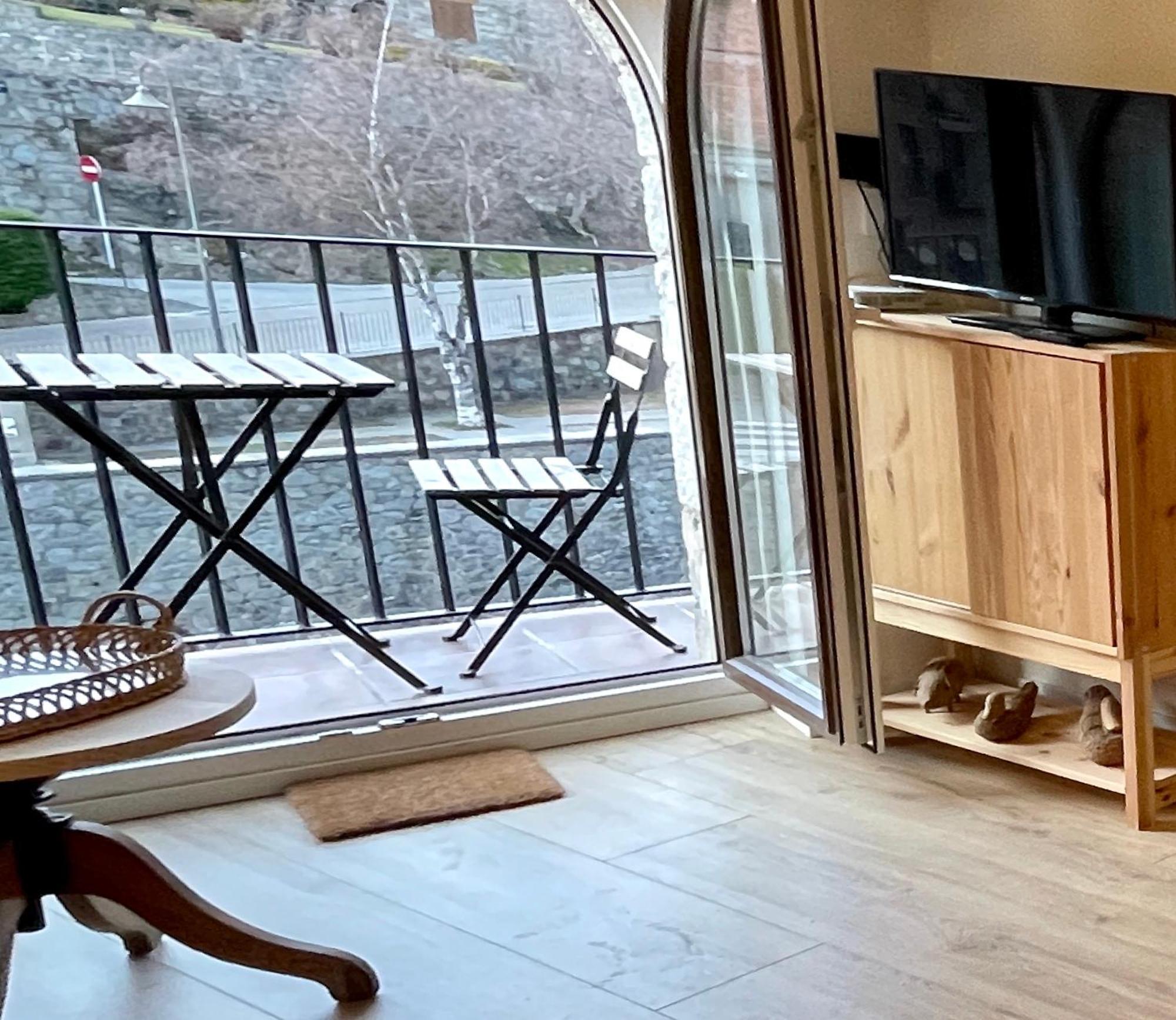 Apartamento Colgante Al Rio Con Vistas Al Puente 캄프로돈 외부 사진