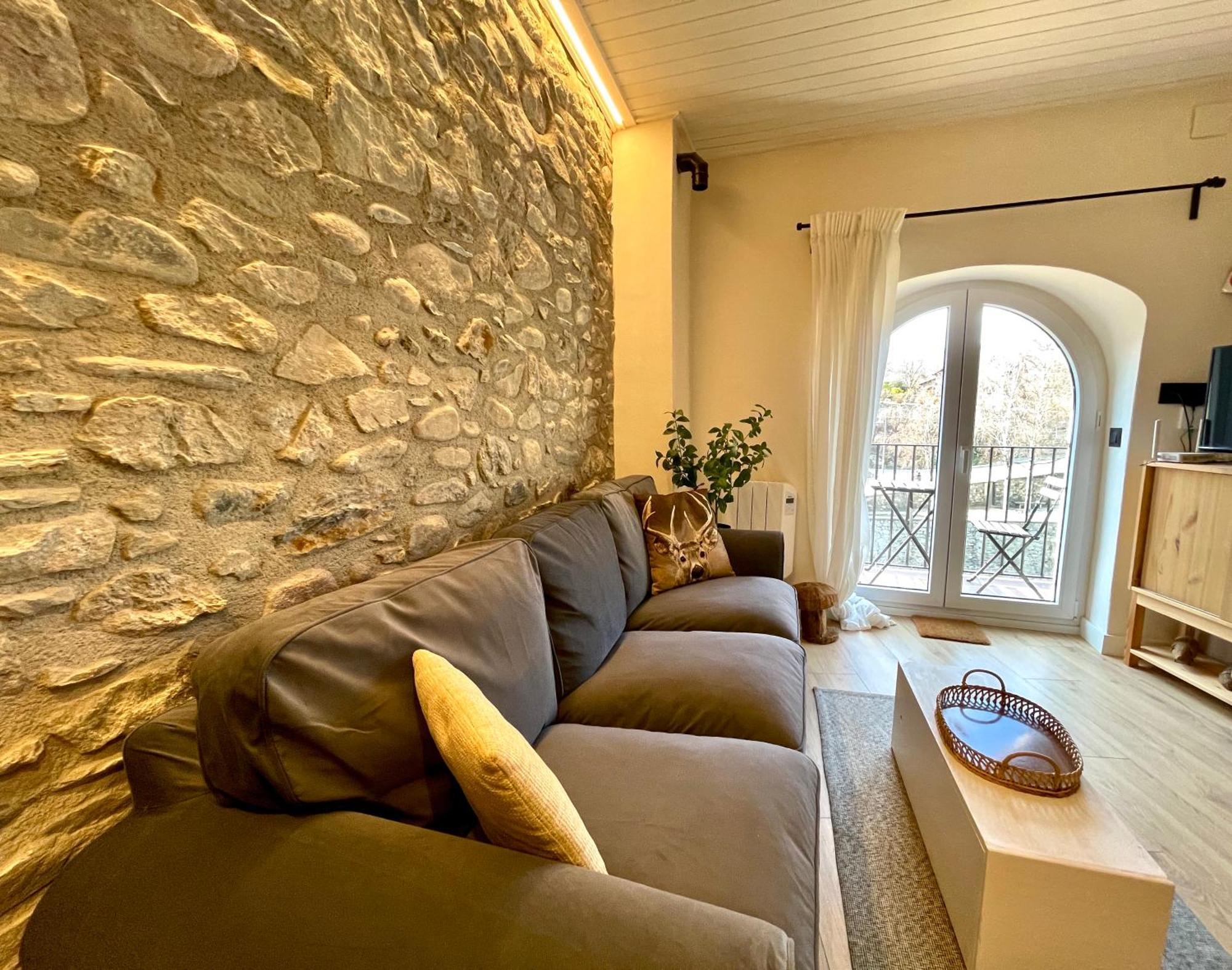 Apartamento Colgante Al Rio Con Vistas Al Puente 캄프로돈 외부 사진